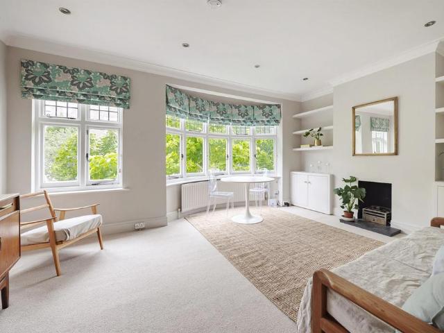 Apartment for rent in North Kensington, Greater London