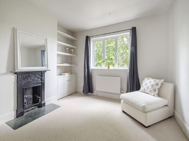Apartment for rent in North Kensington, Greater London