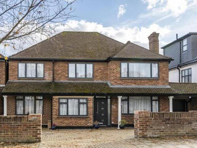 House for sale in Little Stanmore, Greater London