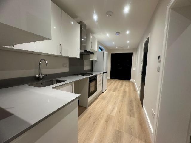 Room for rent in Little Stanmore, Greater London