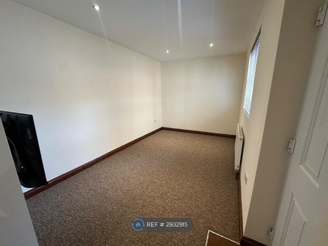 Studio for rent in Spring Park, Luton