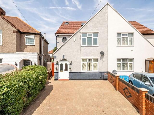 House for rent in London Borough of Hounslow, Greater London