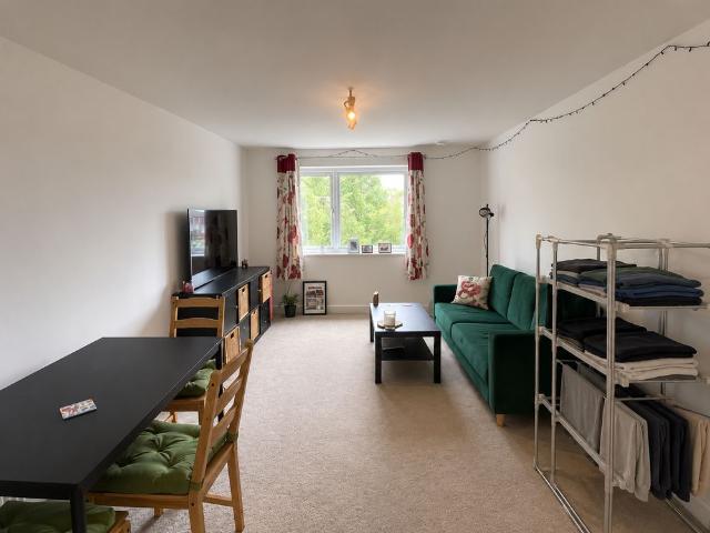 Apartment for rent in Woodcote, Epsom