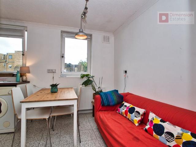 Townhouse for rent in South Hackney, Greater London