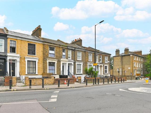 Apartment for rent in Shacklewell, Greater London