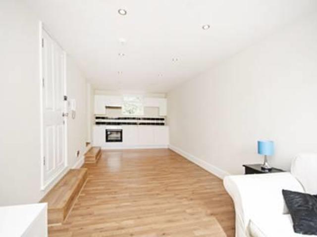Apartment for rent in Shacklewell, Greater London