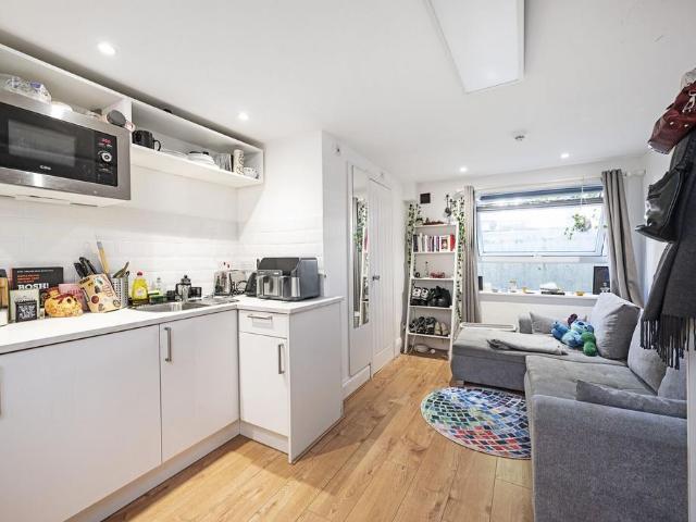 Apartment for rent in Shacklewell, Greater London