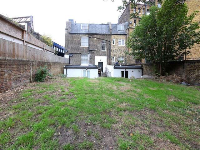 Studio for rent in Shacklewell, Greater London