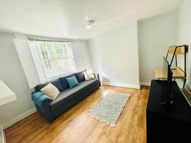 House for rent in Shacklewell, Greater London
