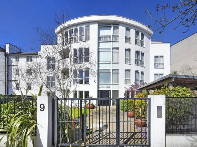 House for rent in Brondesbury, Greater London