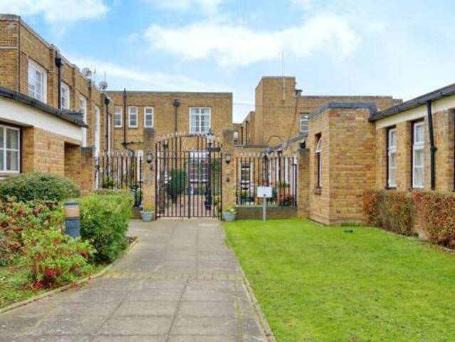 House for sale in Stroud Green, Barling
