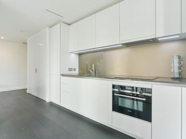 Apartment for rent in Oval, Greater London