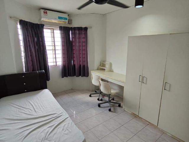 Room for rent in Petaling, Alam Impian