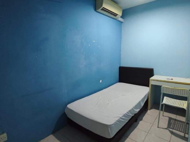 Room for rent in Petaling, Alam Impian