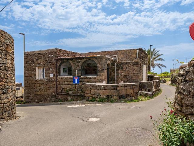 Villa Indipendente in vendita a Tráçino, Pantelleria Aeroporto