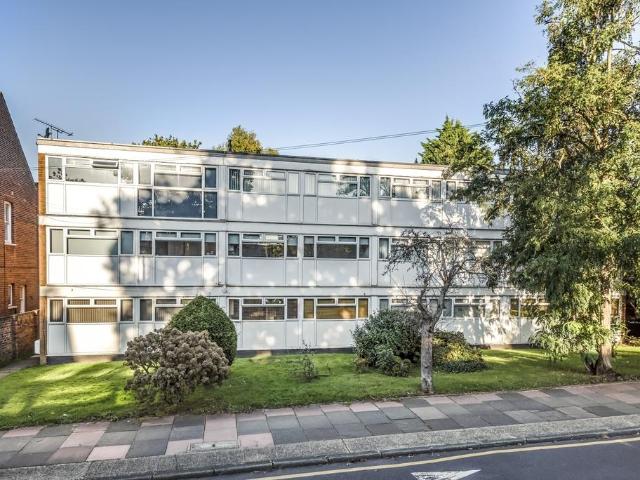 Apartment for rent in Albany Park, Greater London