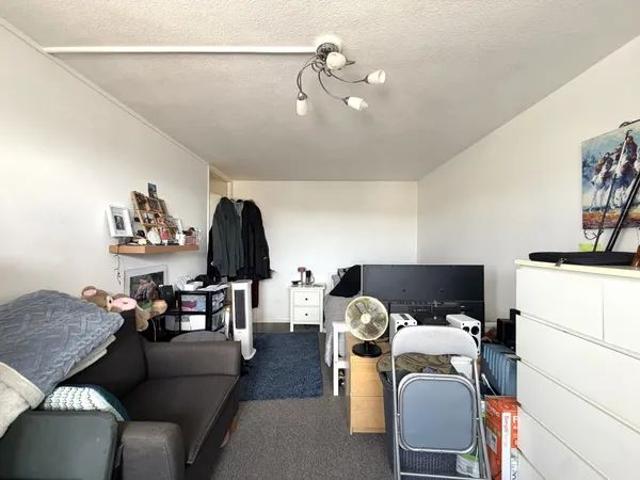 Studio for rent in Telscombe, Iford