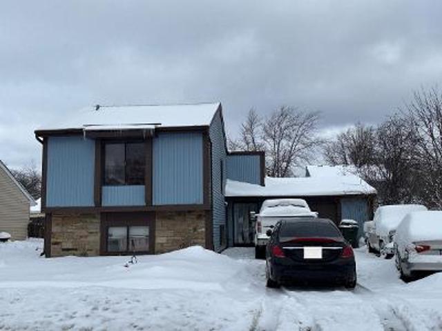 House for sale in Warrenville, Illinois