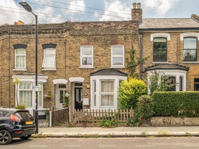 Apartment for rent in Bellenden, Greater London