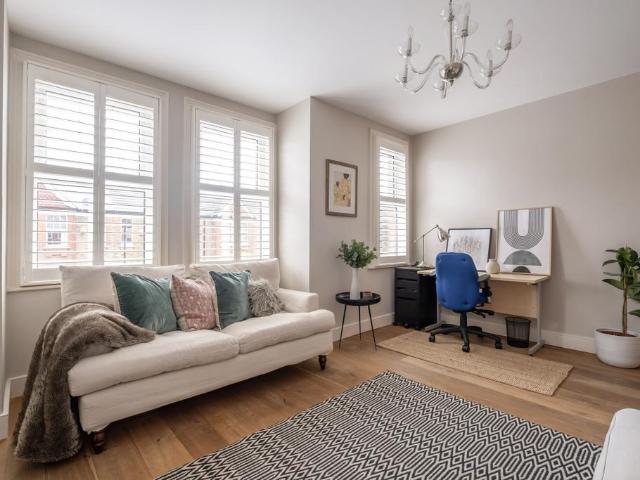 Apartment for rent in North Sheen, Greater London