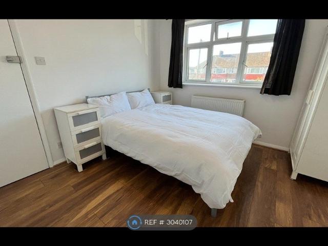 Room for rent in Lower Halliford, Surrey