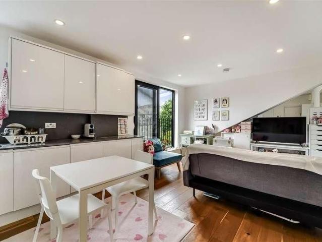 Apartment for rent in London Borough of Merton, Greater London