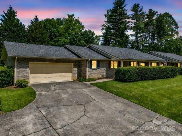House for sale in Hendersonville