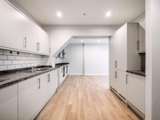 Apartment for rent in Chinatown, Greater London
