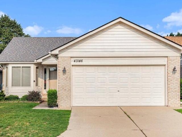 Condo for sale in Sterling Heights