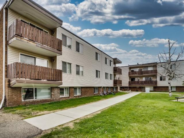 Apartment for rent in Wedgewood, Alberta