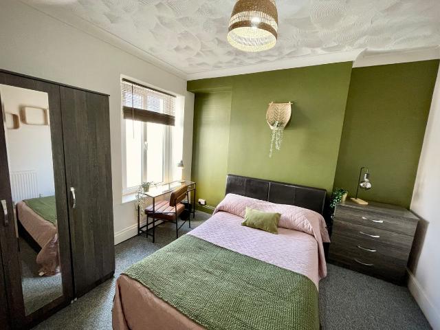 Room for rent in Nangreaves, Wales