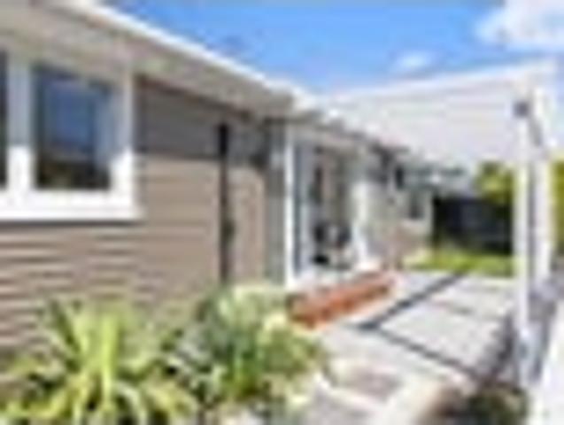 House for sale in Chaslands, Canterbury
