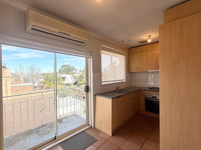 Apartment for rent in Clifton Hill