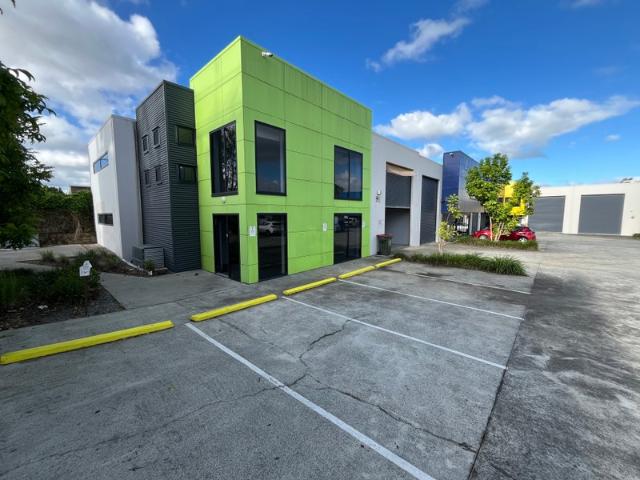 Warehouse for rent in Toombul, Queensland