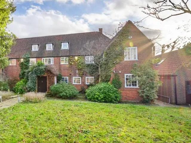 House for rent in London Borough of Hounslow, Greater London