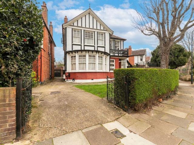 Apartment for rent in Mapesbury, Greater London