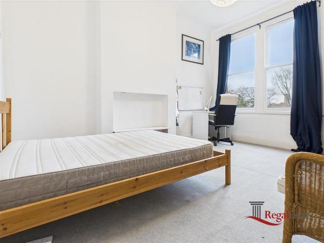 Room for rent in Mapesbury, Greater London