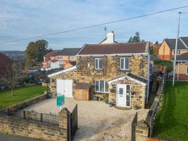 House for sale in Mapplewell, South Yorkshire