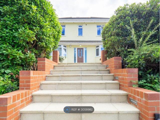 Room for rent in High Wycombe Community Board, High Wycombe