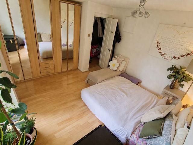 Apartment for rent in Woodhall Farm, Pouchen End