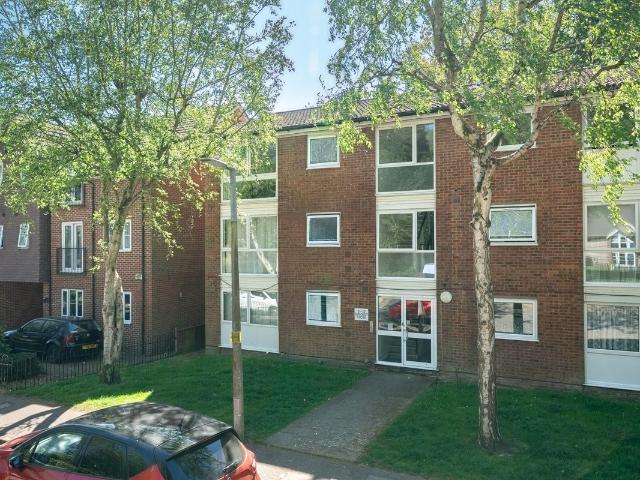 Apartment for rent in Woodhall Farm, Pouchen End