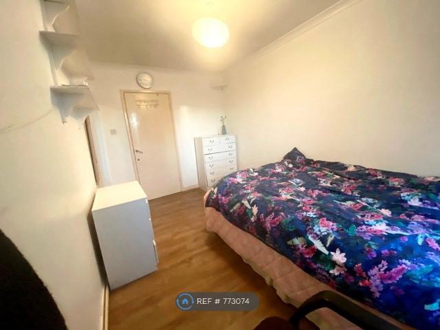 Room for rent in Clapton Park, Greater London