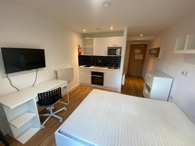 Studio for rent in Ropewalks, Calderstones