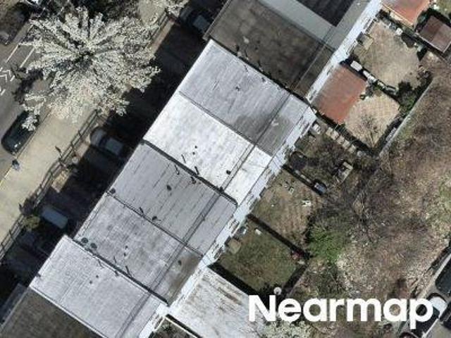 House for sale in The Bronx, Arverne