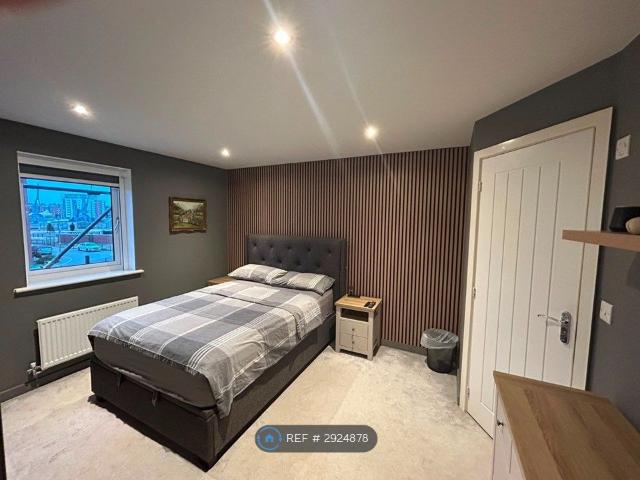 Room for rent in Maidenhall, Key Street