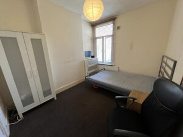 Room for rent in London Borough of Croydon, Selhurst