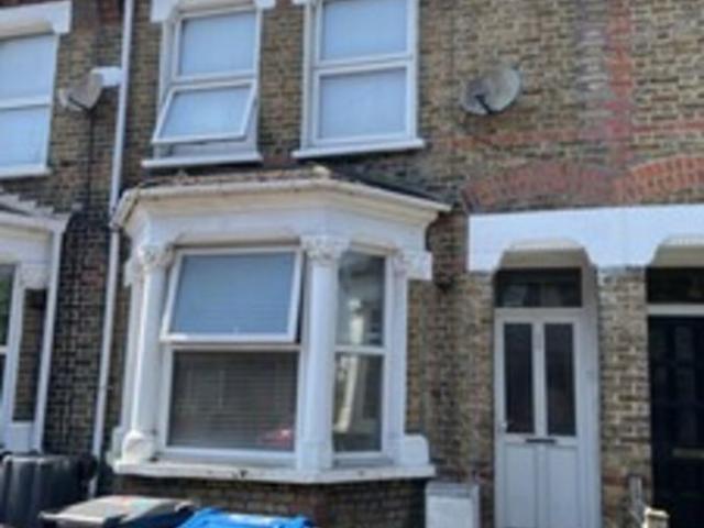 Room for rent in London Borough of Croydon, Selhurst