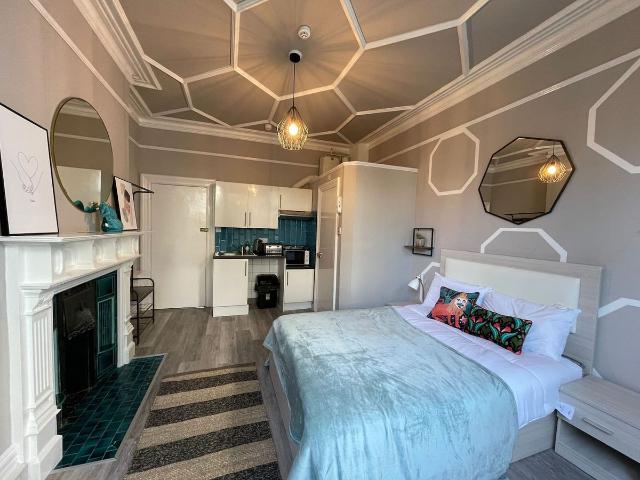 Studio for rent in Brunswick