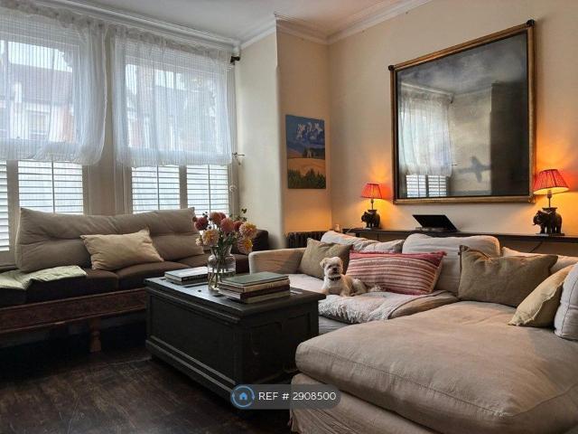 House for rent in London Borough of Ealing, Greater London