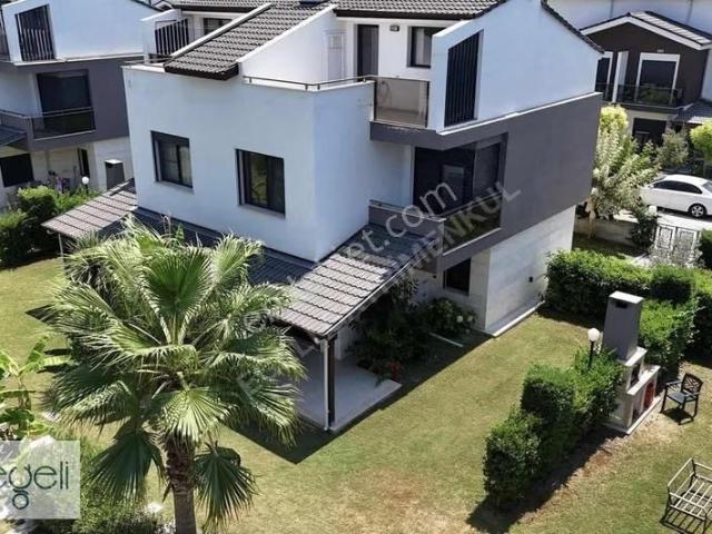 Kuşadasi, Aydin içerisinde satılık Arsa